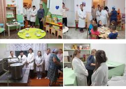 19.11.2025 в МКДОУ Здвинском детском саду "Светлячок" прошел родительский контроль организации горячего питания. Родители посетили пищеблок, проконтролировали соблюдение санитарно-эпидемиологических требований организации питания обучающихся, соответствие блюд, утвержденному меню, провели органолептическую оценку готовой пищи. Родители пообщались с обучающимися, попросили дать оценку готовых блюд.